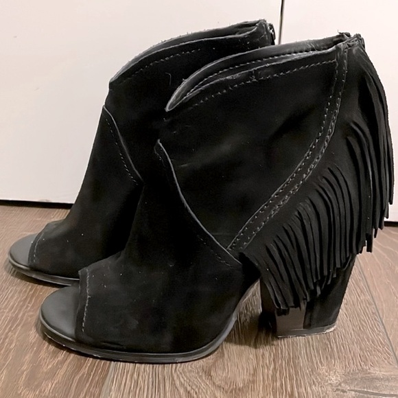 Gianni Bini black suede fringe, peep, toe ankle bootie open toed - Picture 8 of 9